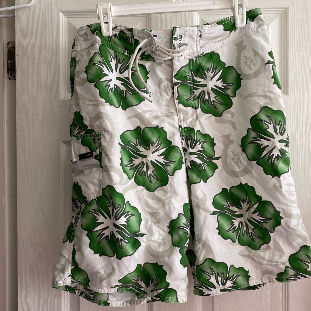 Green/white floral board shorts